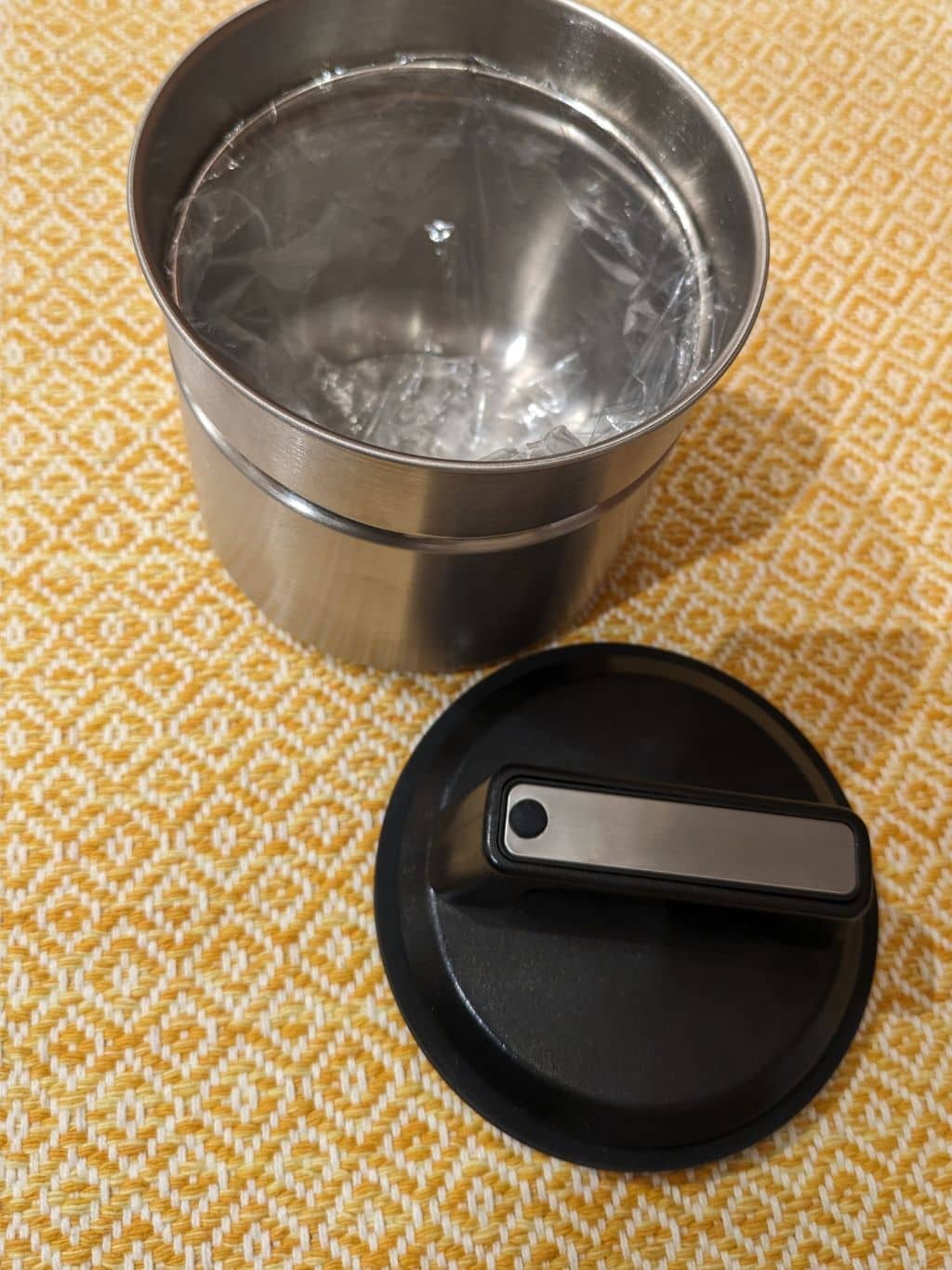 エトーさんの「212 KITCHEN STORE｜密閉出来る生ゴミキャニスターＭ ＜atomico アトミコ＞」を使ったコーディネート