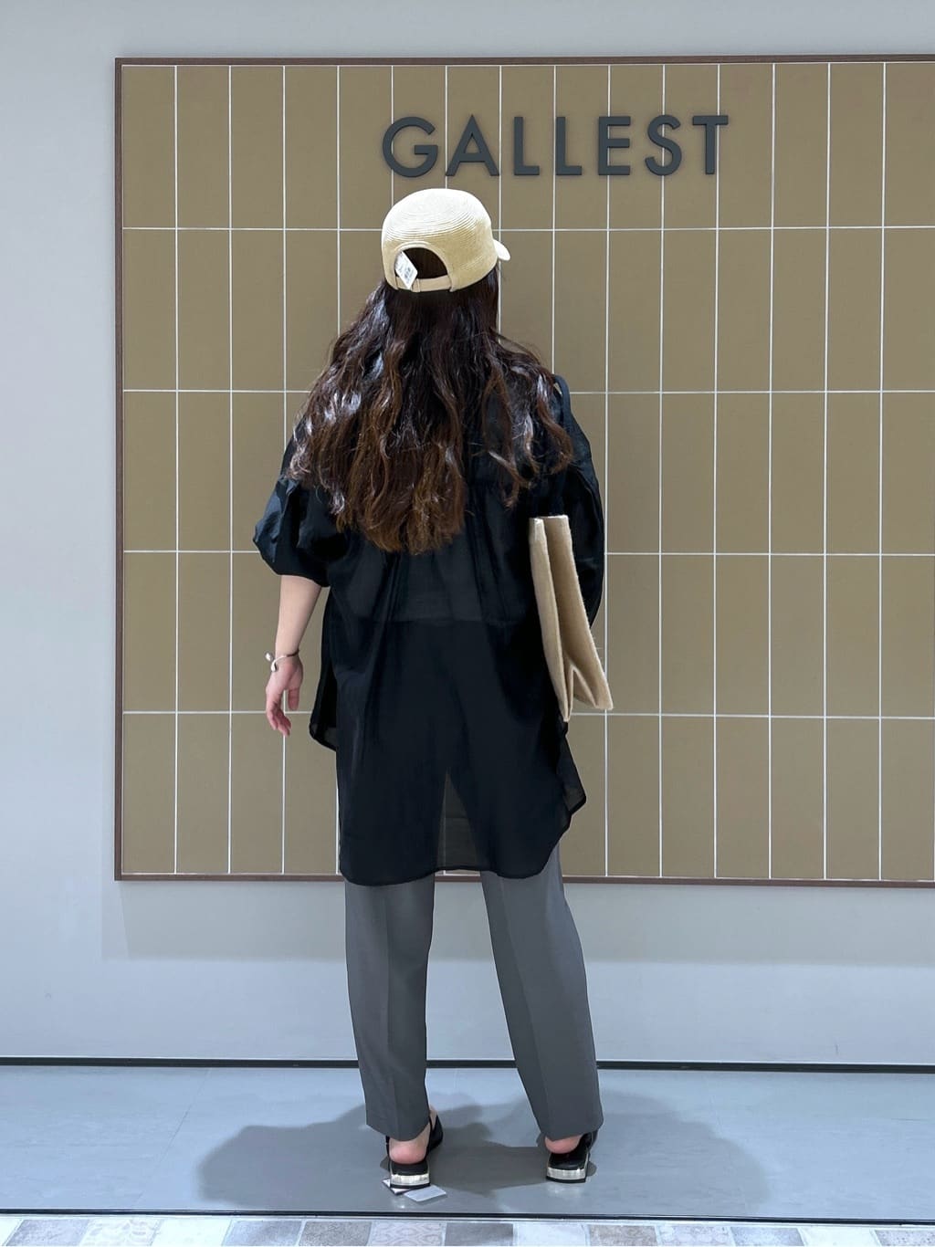 よねさんの「INDIVI｜【接触冷感／セットアップ対応】イージーテーパードパンツ【通勤・セレモニー】」を使ったコーディネート