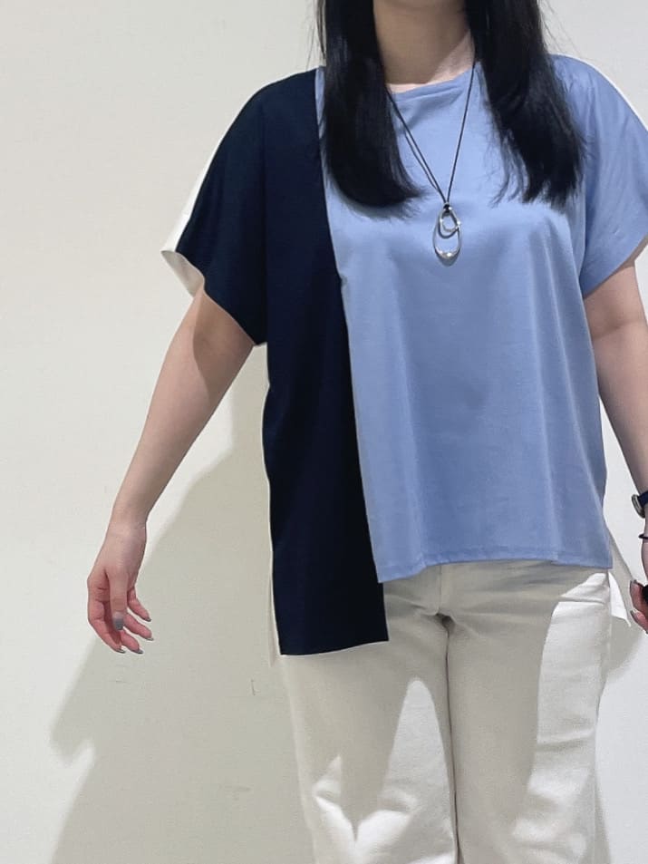 emikaさんの「INDIVI｜【洗える／汗ジミ防止】バイカラー＆アシメヘム Tシャツ」を使ったコーディネート