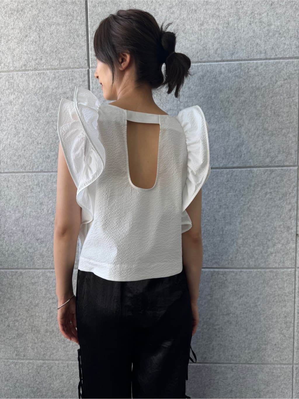 uchi__yamaさんの「CODE A｜ruffle drama blouse」を使ったコーディネート