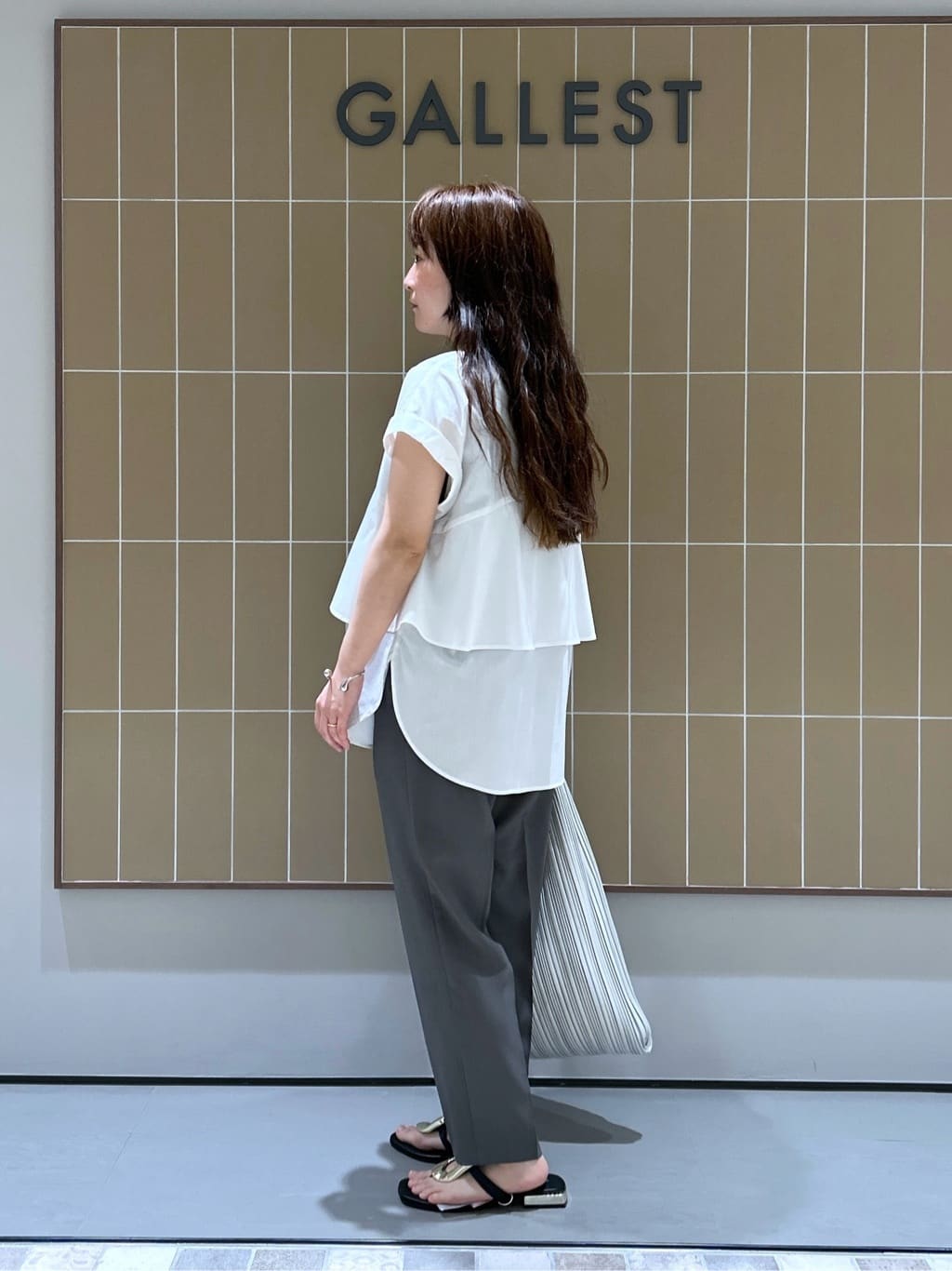 よねさんの「INDIVI｜【接触冷感／セットアップ対応】イージーテーパードパンツ【通勤・セレモニー】」を使ったコーディネート