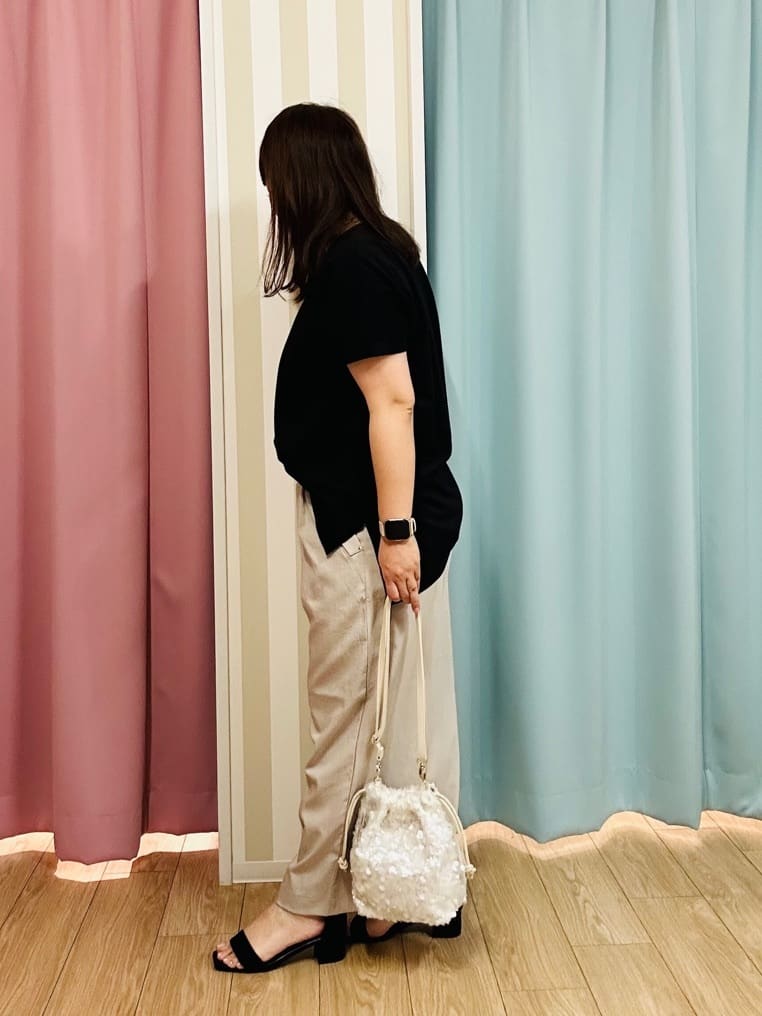 SHIiiさんの「SHOO･LA･RUE｜【着丈選べる】触れる度ひんやり ゆるきれい イージーワイドパンツ」を使ったコーディネート