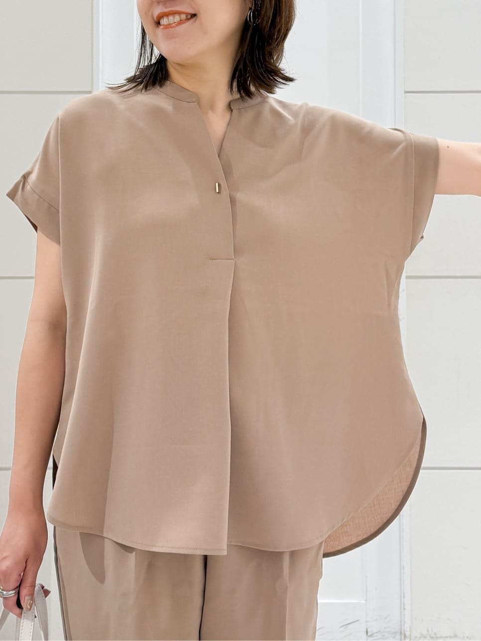 yuka.aさんの「OPAQUE.CLIP｜《7色展開／SS-LLサイズ》ストレッチスキッパーブラウス／セットアップ対応【洗濯機洗い可／防シワ】」を使ったコーディネート