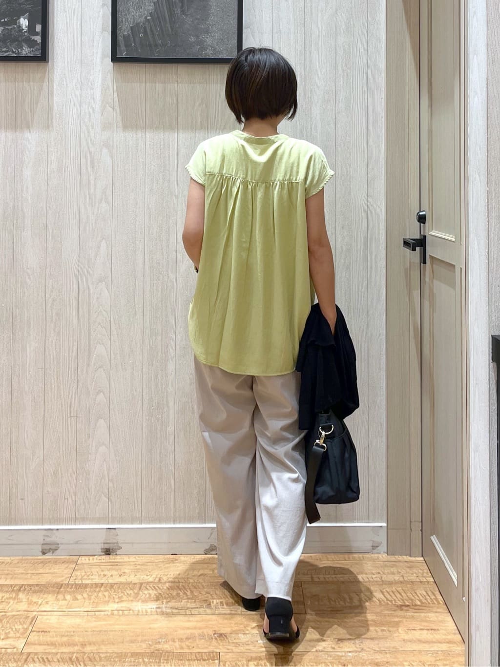 shirayuuuさんの「SHOO･LA･RUE｜【S-LL/洗濯後しわになりにくい】上品にきれい見え スラブギャザーブラウス」を使ったコーディネート