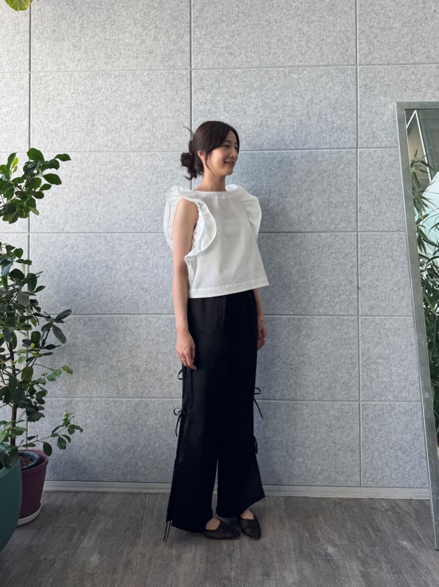 uchi__yamaさんの「CODE A｜ruffle drama blouse」を使ったコーディネート
