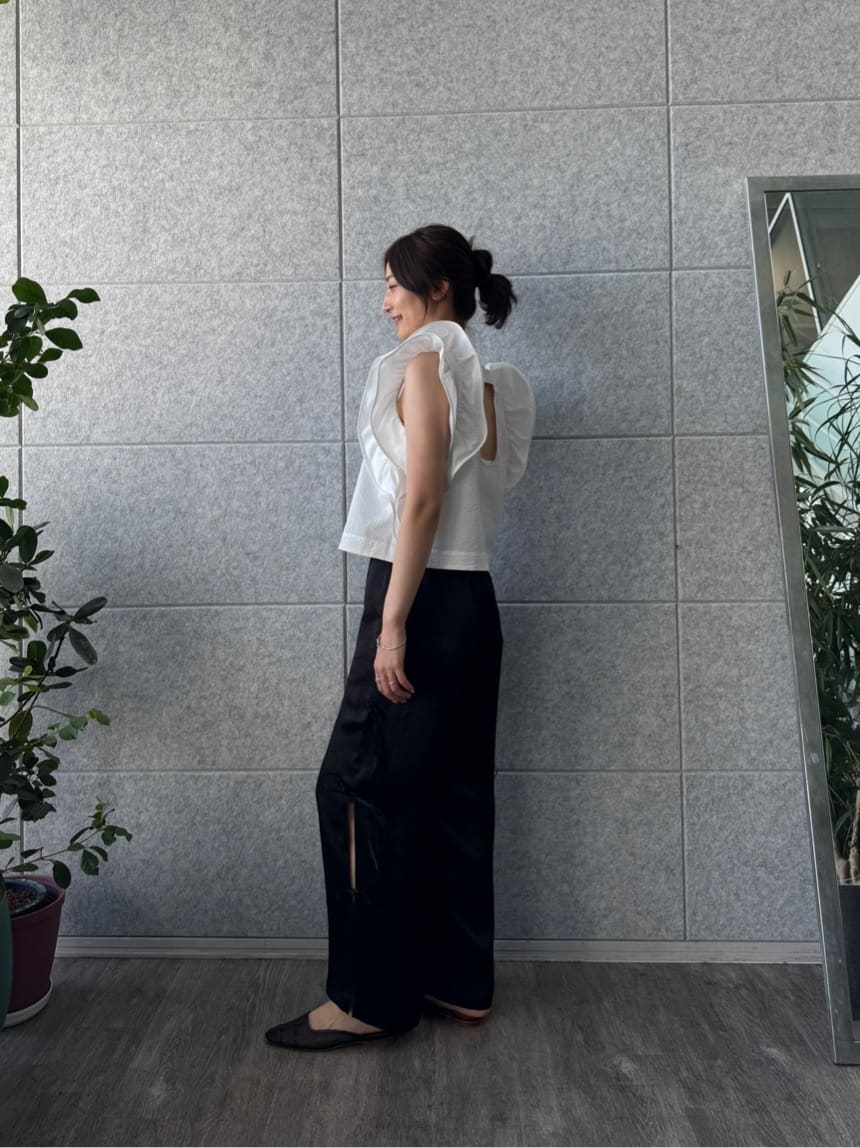uchi__yamaさんの「CODE A｜ruffle drama blouse」を使ったコーディネート