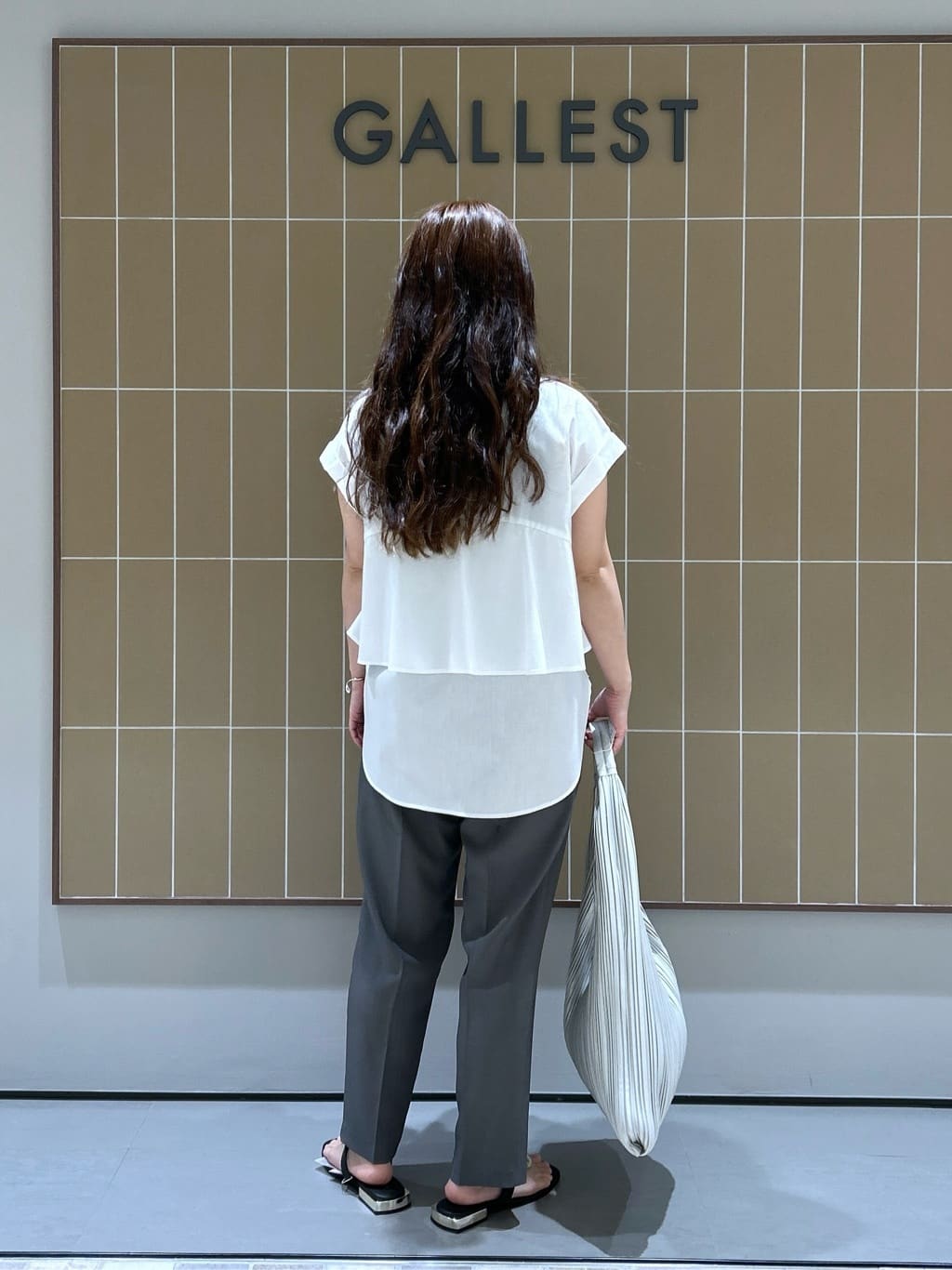 よねさんの「INDIVI｜【接触冷感／セットアップ対応】イージーテーパードパンツ【通勤・セレモニー】」を使ったコーディネート