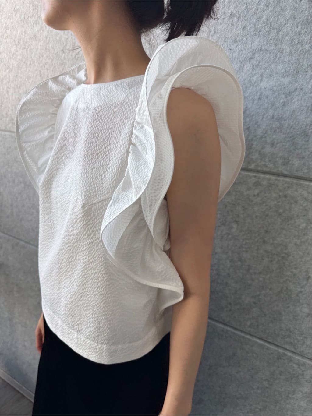 uchi__yamaさんの「CODE A｜ruffle drama blouse」を使ったコーディネート