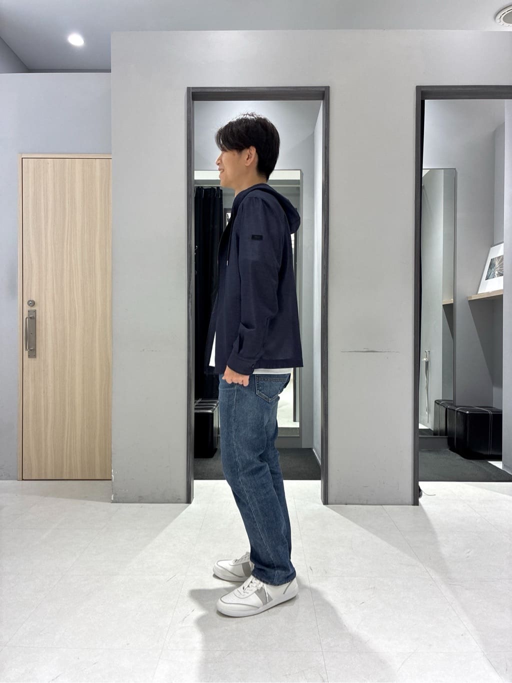 わいずみさんの「TAKEO KIKUCHI｜【モンスターストレッチ】日本製 ウォッシュド デニムパンツ」を使ったコーディネート