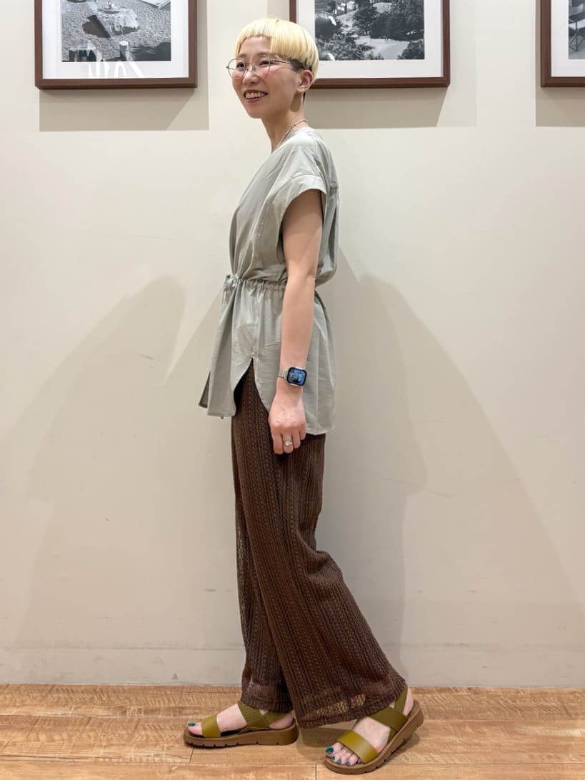 Ayumiさんの「SHOO･LA･RUE｜【S-LL】シルエットが変えられる ウエストリボンブラウス」を使ったコーディネート