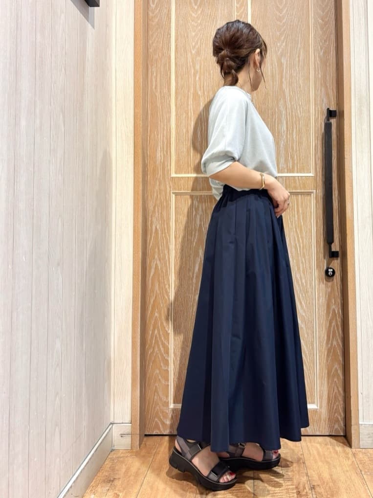 meiさんの「SHOO･LA･RUE｜【洗える/S-LL/撥水】タックギャザー フレアスカート」を使ったコーディネート