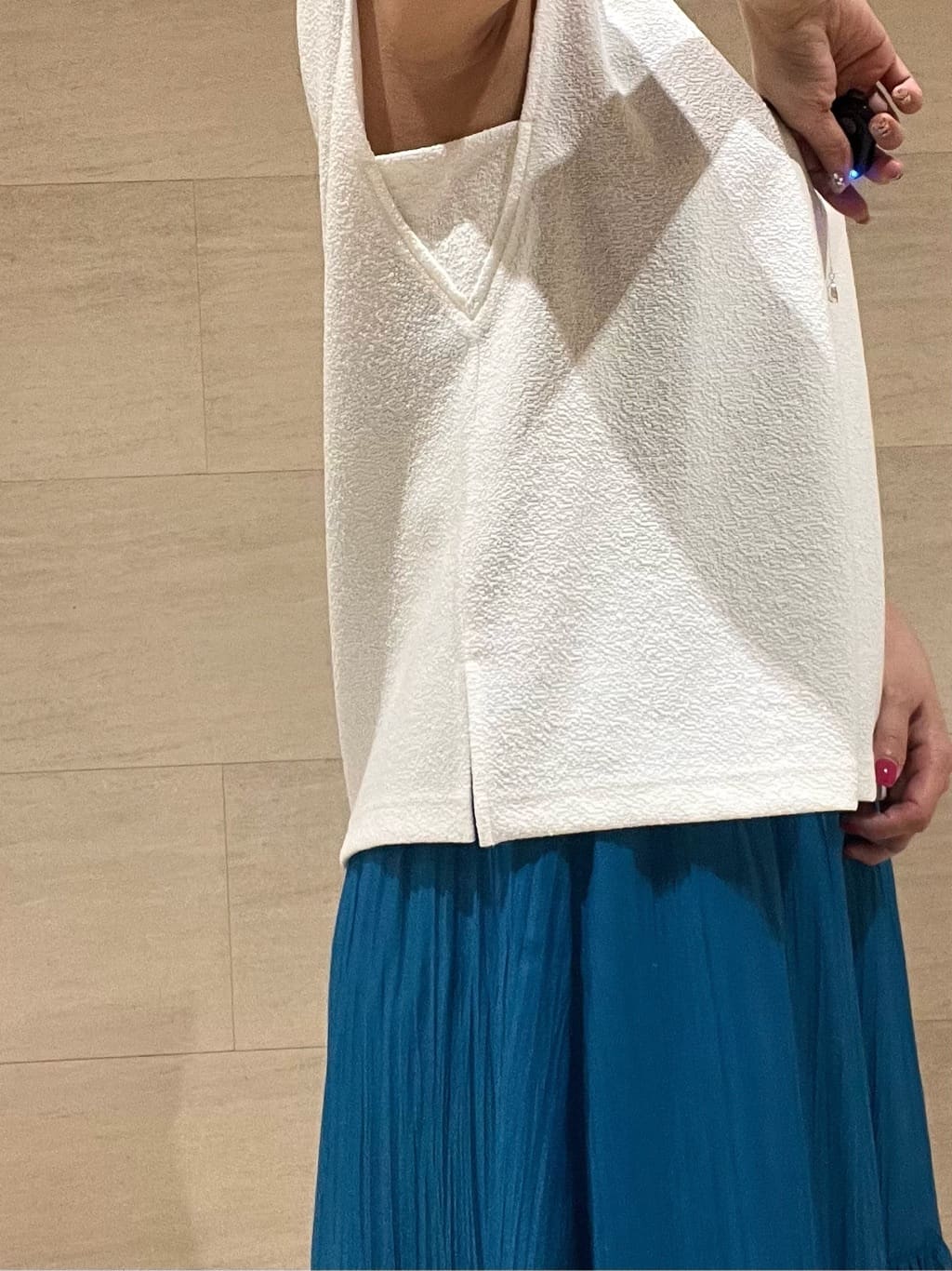 TOMOMIさんの「INDIVI｜【2点セット／着回し◎】ノースリーブ＆ティアードスカート カセット服」を使ったコーディネート
