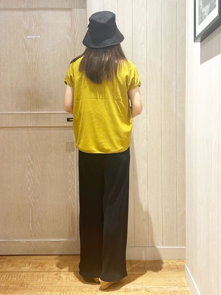 yukaさんの「SHOO･LA･RUE｜【S-LL】ブラウス見えする 軽やかな着心地の しぼしぼトップス」を使ったコーディネート