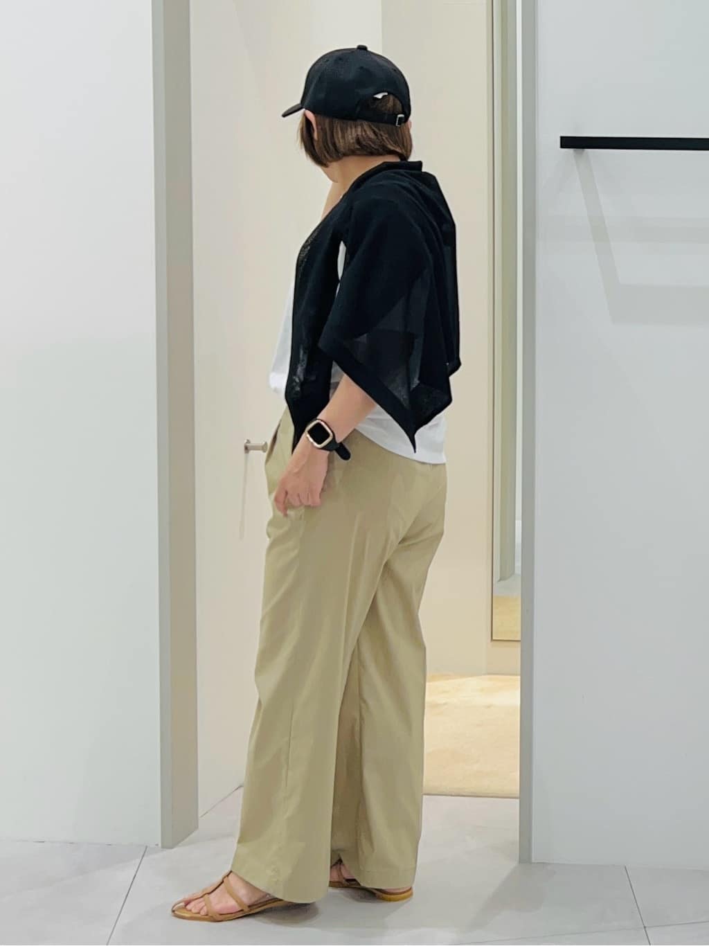 タナさんの「THE SHOP TK｜カレッジ＆フォトプリントTシャツ【洗濯機OK】」を使ったコーディネート