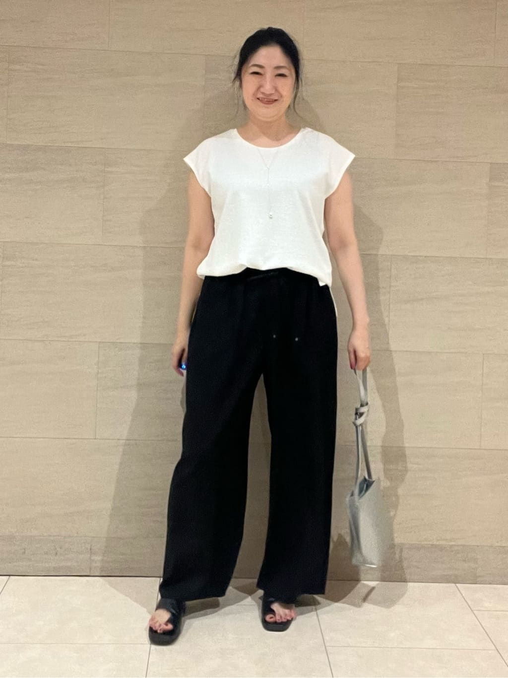 TOMOMIさんの「INDIVI｜【2点セット／着回し◎】ノースリーブ＆ティアードスカート カセット服」を使ったコーディネート