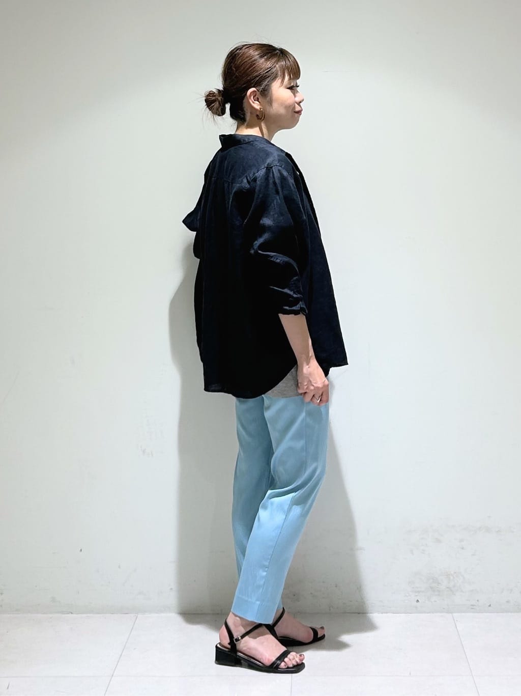tsuyuさんの「INDIVI｜【洗える／汗ジミ防止】バイカラー＆アシメヘム Tシャツ」を使ったコーディネート