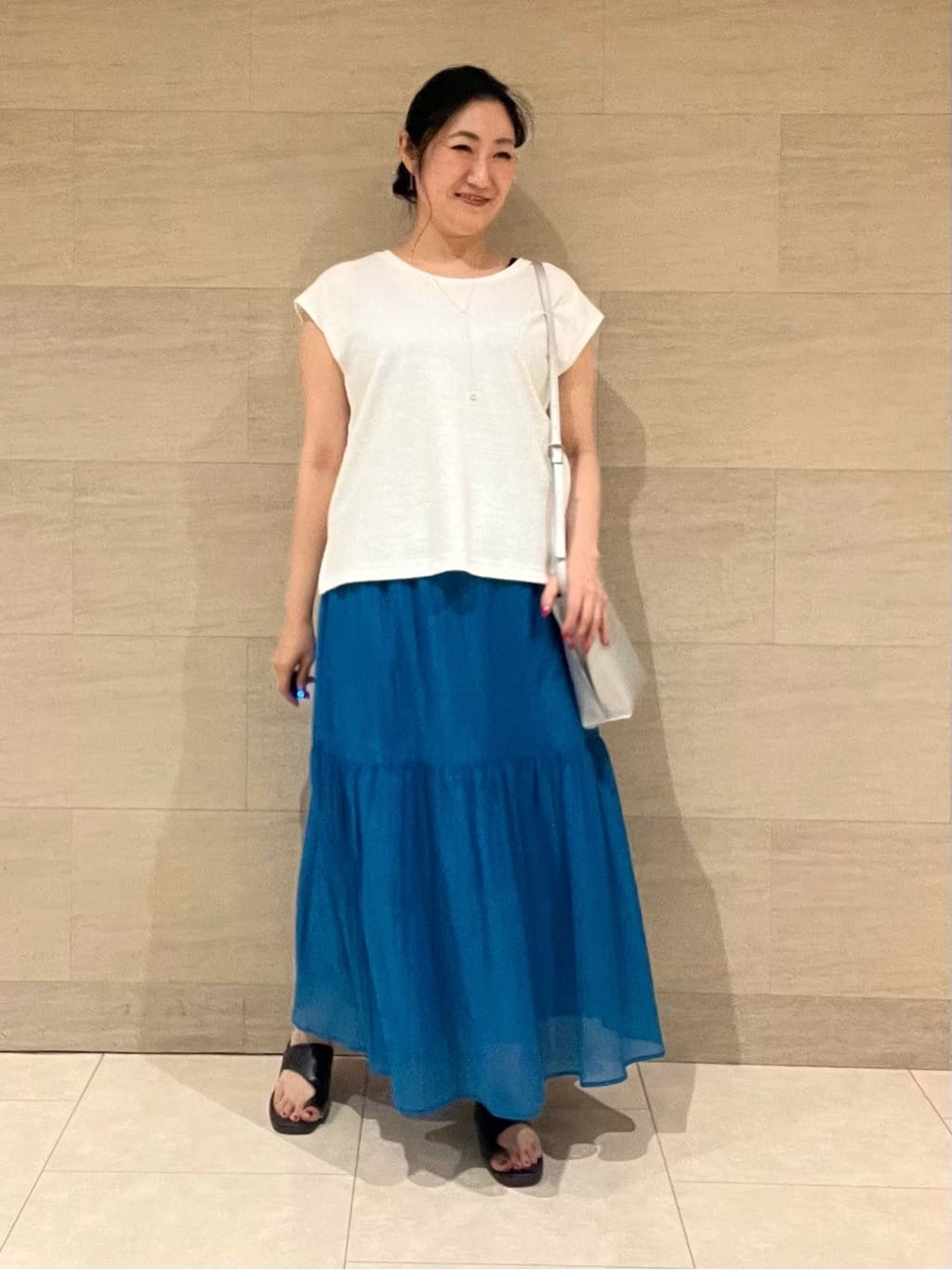TOMOMIさんの「INDIVI｜【2点セット／着回し◎】ノースリーブ＆ティアードスカート カセット服」を使ったコーディネート