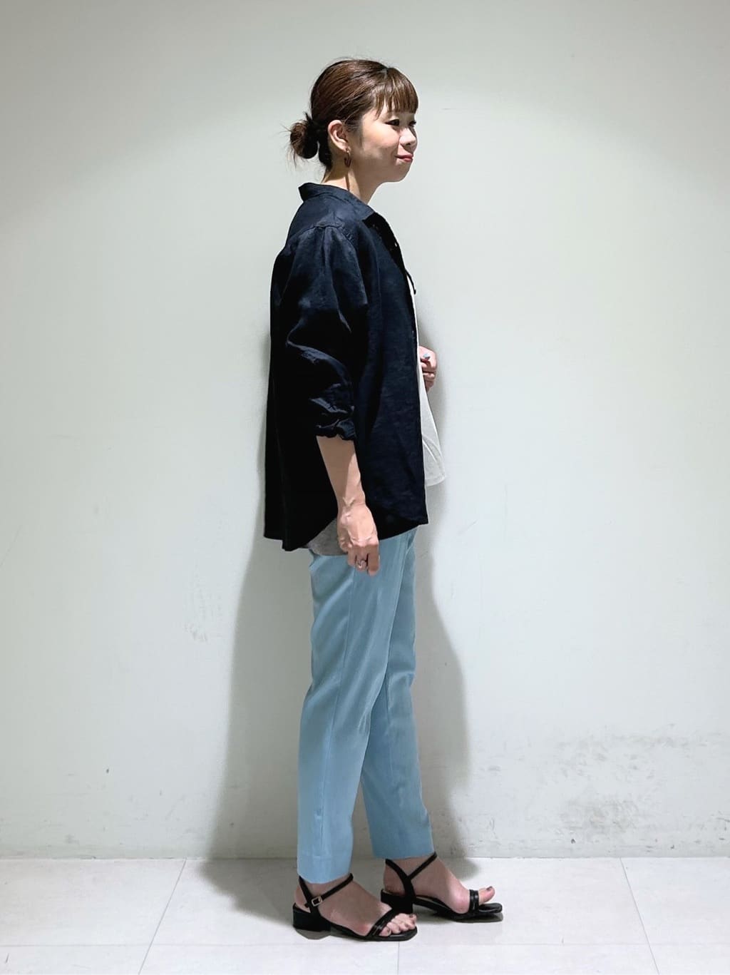 tsuyuさんの「INDIVI｜【洗える／汗ジミ防止】バイカラー＆アシメヘム Tシャツ」を使ったコーディネート