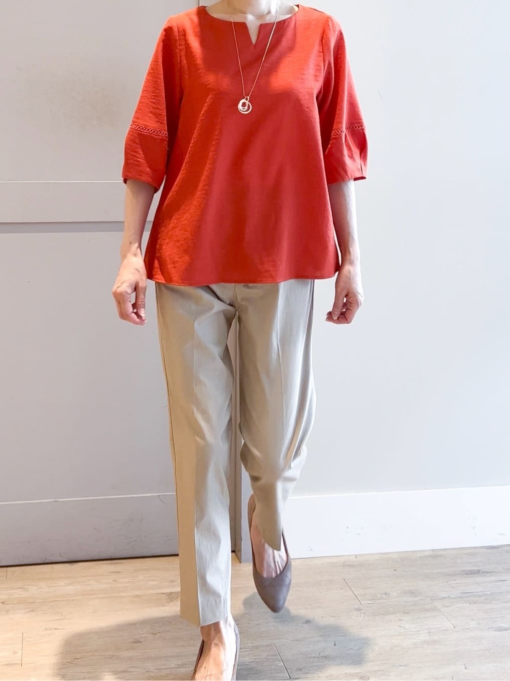 yamakoさんの「grove｜キレイも動きやすさも　美脚見えハイパーストレッチパンツ」を使ったコーディネート
