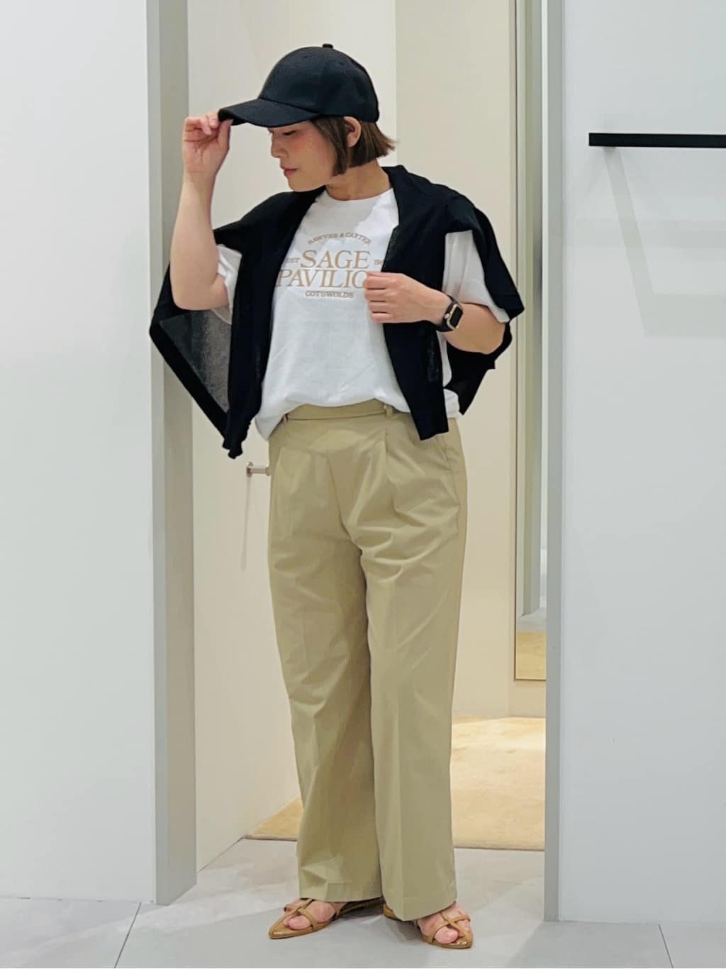 タナさんの「THE SHOP TK｜カレッジ＆フォトプリントTシャツ【洗濯機OK】」を使ったコーディネート