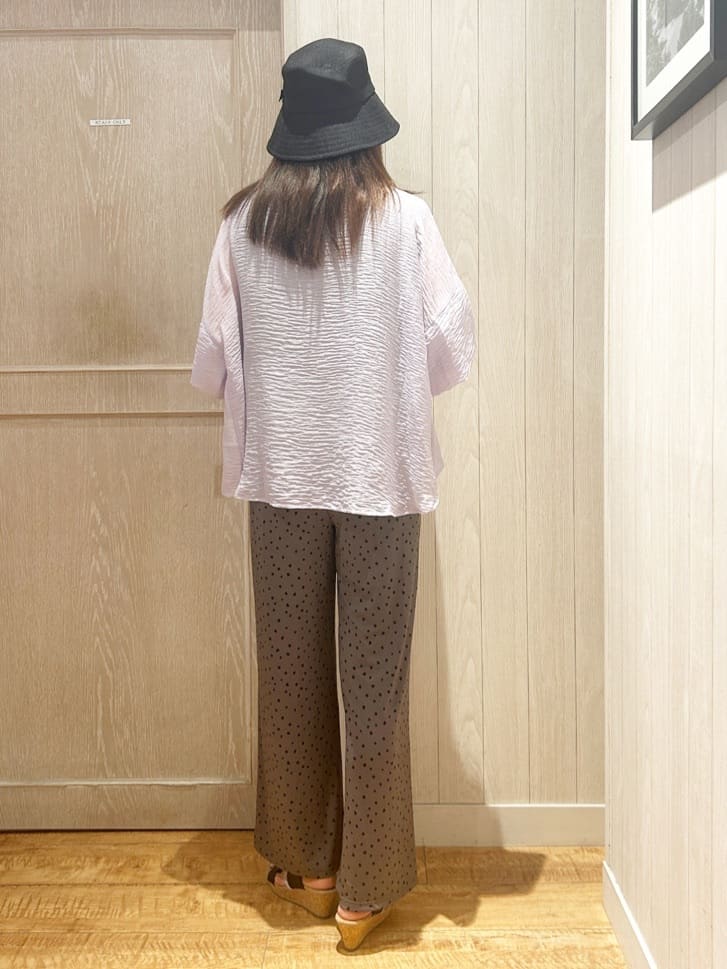 yukaさんの「SHOO･LA･RUE｜ゆるっと感がこなれ見え ワッシャーシアー半袖シャツ」を使ったコーディネート