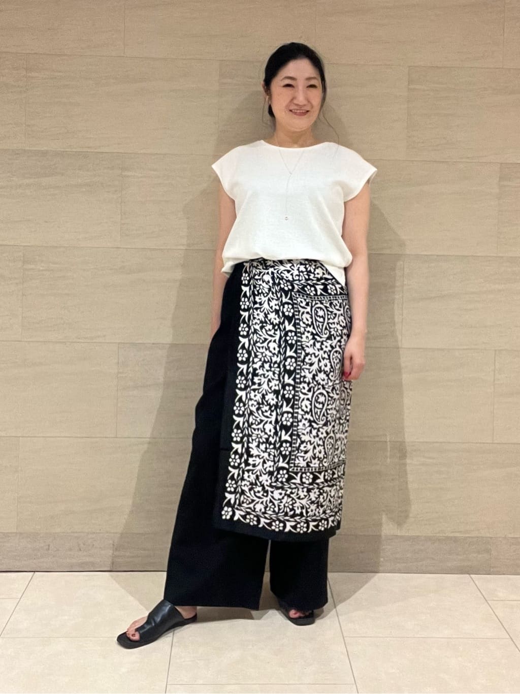 TOMOMIさんの「INDIVI｜【2点セット／着回し◎】ノースリーブ＆ティアードスカート カセット服」を使ったコーディネート