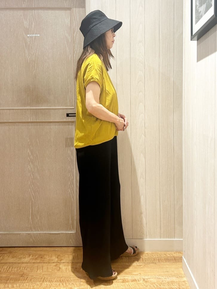 yukaさんの「SHOO･LA･RUE｜【S-LL】ブラウス見えする 軽やかな着心地の しぼしぼトップス」を使ったコーディネート