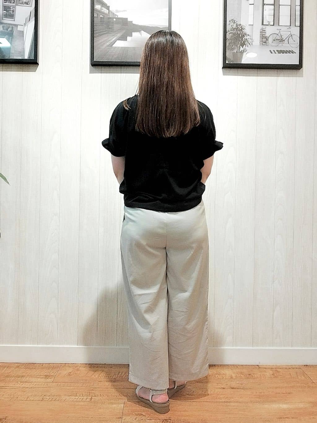 mさんの「SHOO･LA･RUE｜【S-LL/UV/プチプラ】お袖タックで好印象 デザインTシャツ」を使ったコーディネート