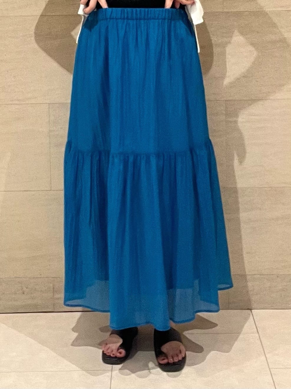 TOMOMIさんの「INDIVI｜【2点セット／着回し◎】ノースリーブ＆ティアードスカート カセット服」を使ったコーディネート