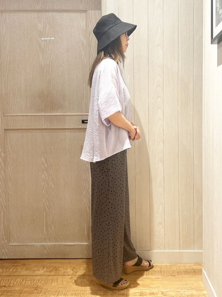 yukaさんの「SHOO･LA･RUE｜ゆるっと感がこなれ見え ワッシャーシアー半袖シャツ」を使ったコーディネート