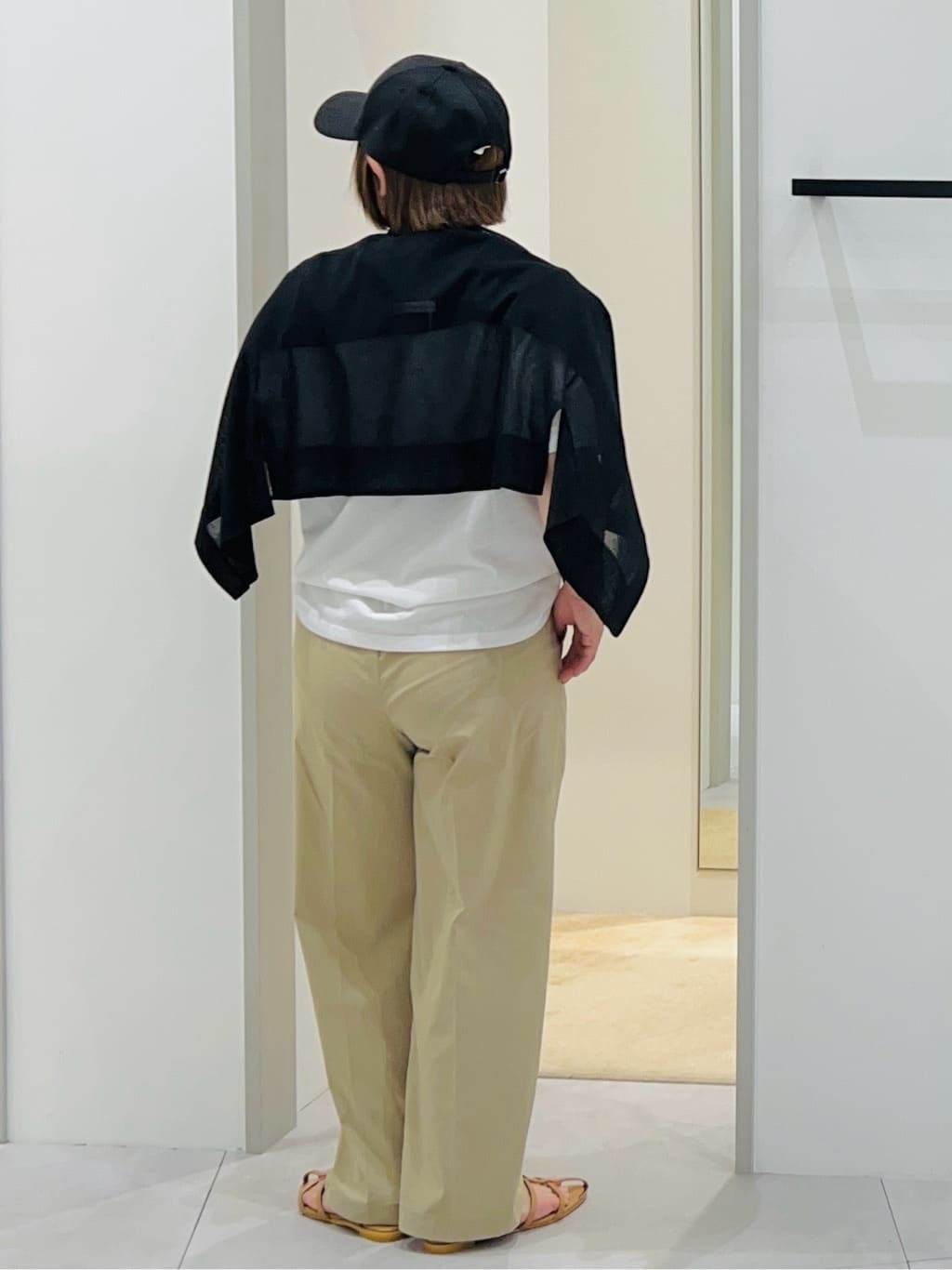 タナさんの「THE SHOP TK｜カレッジ＆フォトプリントTシャツ【洗濯機OK】」を使ったコーディネート