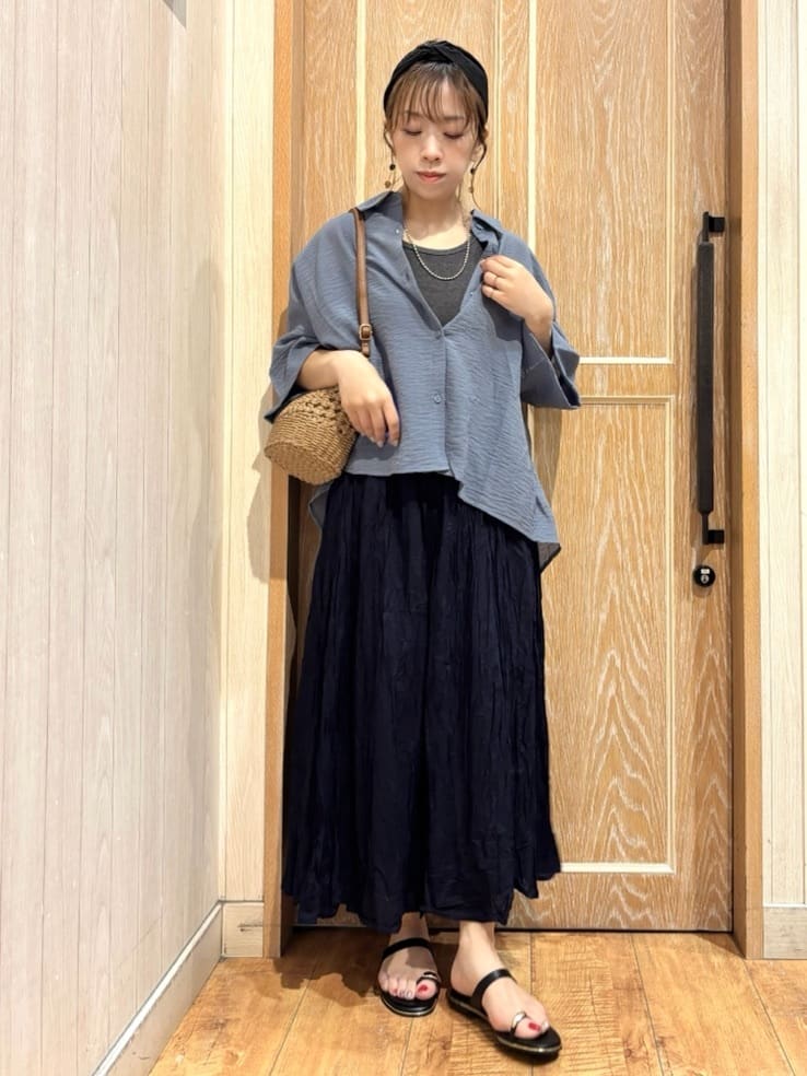 meiさんの「SHOO･LA･RUE｜ゆるっと感がこなれ見え ワッシャーシアー半袖シャツ」を使ったコーディネート