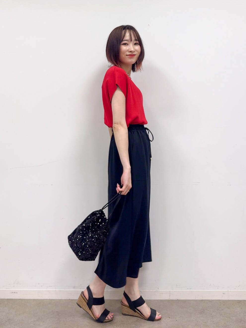 𝐜𝐡𝐢𝐤𝐚さんの「SHOO･LA･RUE｜【洗える/S-LL/ひんやり】さらりと好印象　総針フレンチスリーブニット」を使ったコーディネート