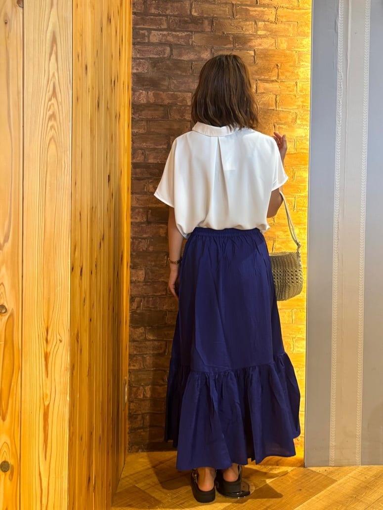 mieさんの「SHOO･LA･RUE｜【洗える/S-LL/プチプラ】さらっとすっきりきれい見え スキッパーブラウス」を使ったコーディネート