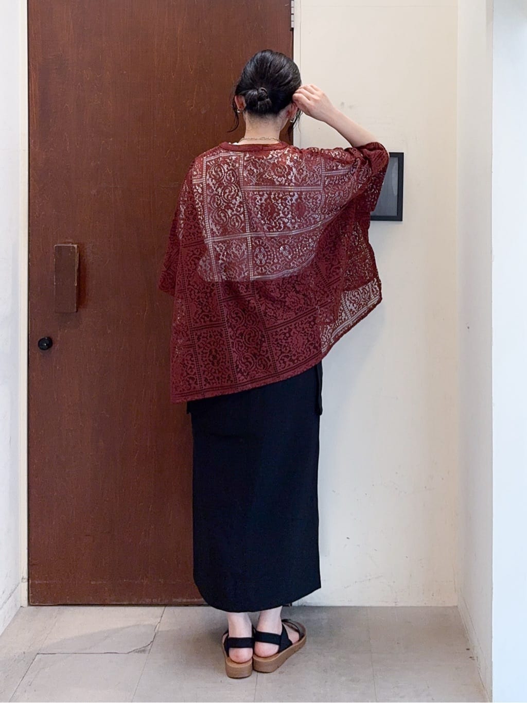 𝐇𝐢𝐫𝐨𝐦𝐢さんの「SHOO･LA･RUE｜大人レトロスタイルに レースポンチョシャツ」を使ったコーディネート