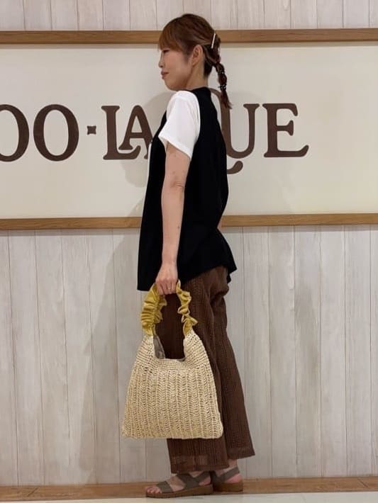 みきぽんさんの「SHOO･LA･RUE｜【2点セット】着回しいろいろ ジレ＋ロゴTシャツ」を使ったコーディネート