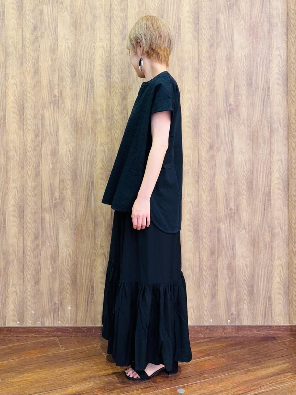 ちばみさんの「SHOO･LA･RUE｜【S-LL】抜け感とすっきり見えを叶える 刺繍レース スキッパー襟トップス」を使ったコーディネート