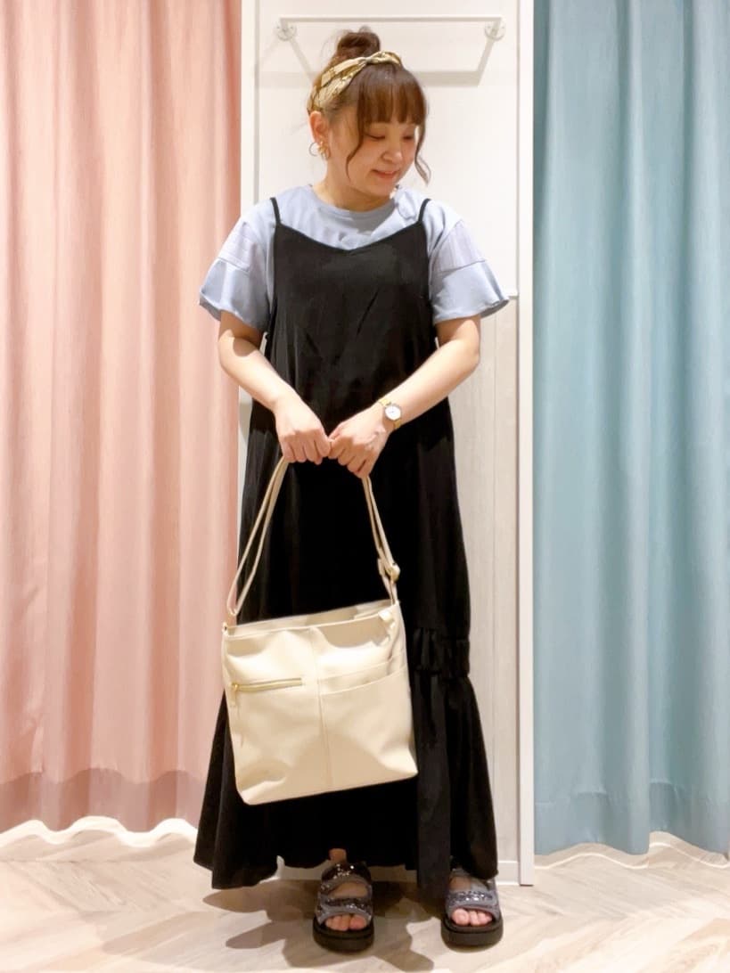 kitaさんの「SHOO･LA･RUE｜【ひんやり】シャーリングがアクセントに 大人のデザインキャミワンピース」を使ったコーディネート