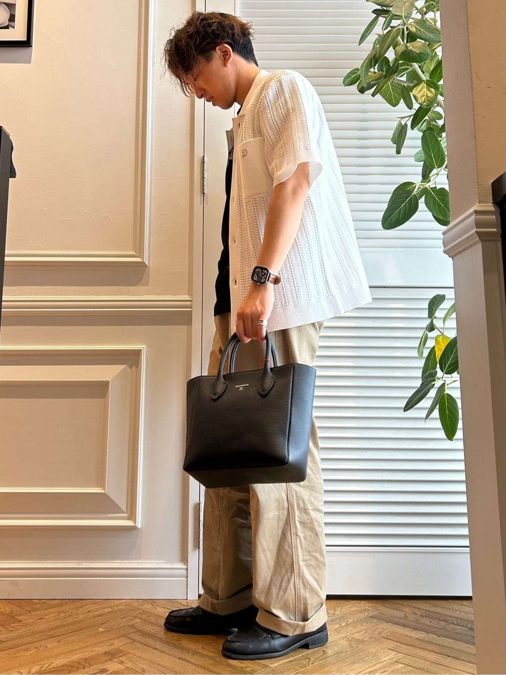 須田　慎二郎さんの「DRESSTERIOR｜【otonaMUSE5月号掲載/日本製】シュリンクレザーミニトート」を使ったコーディネート