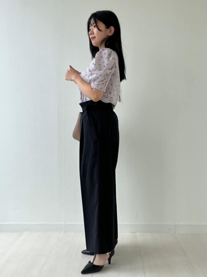 Mori Moriさんの「index｜【軽量／2WAY】コインカシメシュリンクミドルトートバッグ」を使ったコーディネート