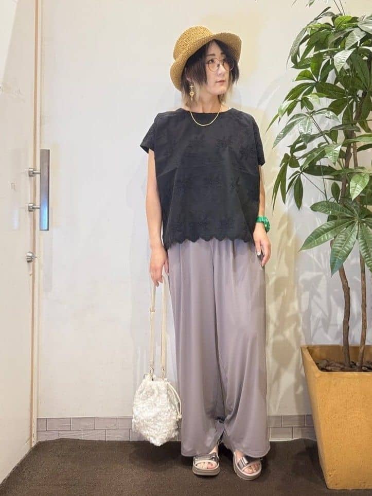 misakiさんの「SHOO･LA･RUE｜【S-LL/ひんやり/UV】リラクシーな穿き心地 エアリーワイドパンツ」を使ったコーディネート