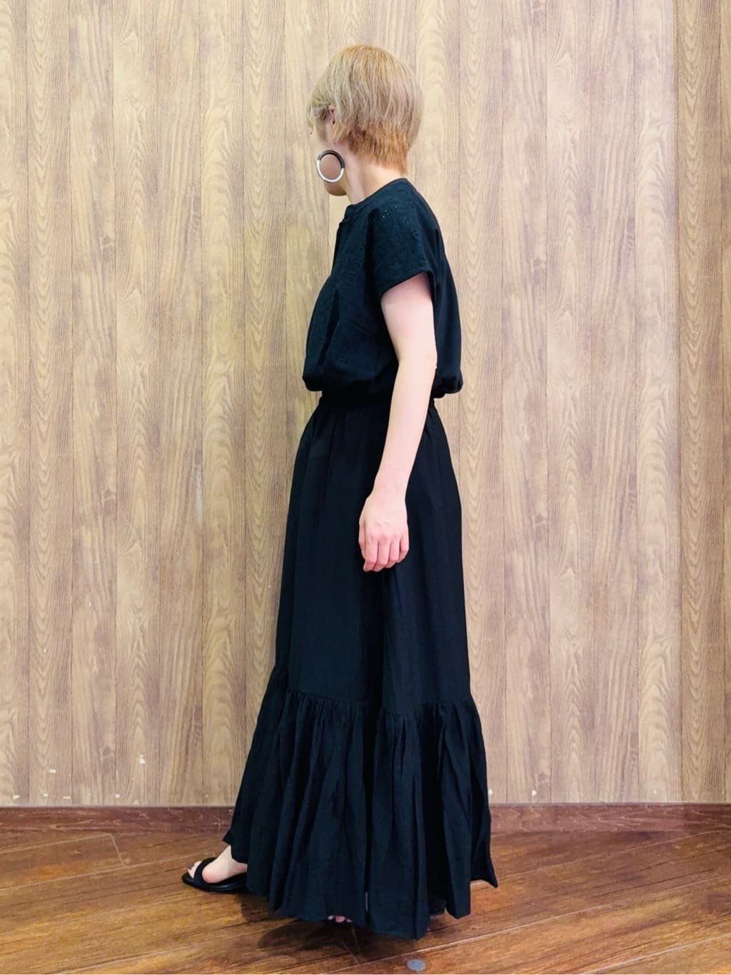 ちばみさんの「SHOO･LA･RUE｜【S-LL】抜け感とすっきり見えを叶える 刺繍レース スキッパー襟トップス」を使ったコーディネート