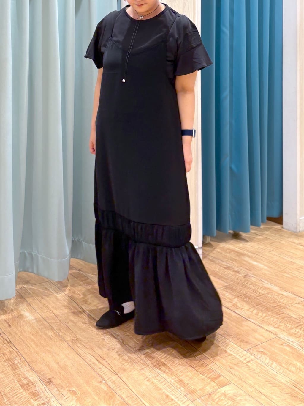 砂糖さんの「SHOO･LA･RUE｜【ひんやり】シャーリングがアクセントに 大人のデザインキャミワンピース」を使ったコーディネート