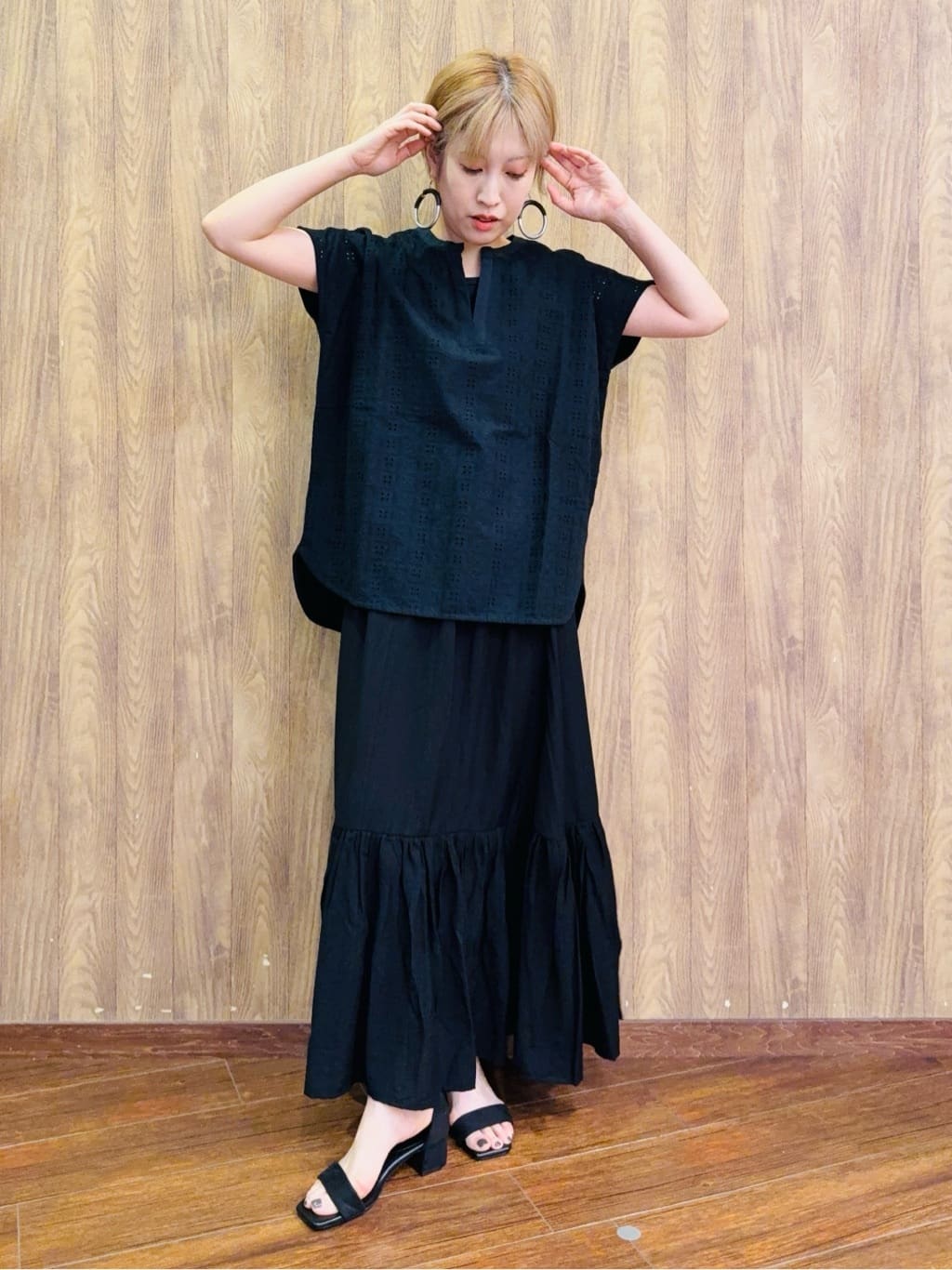 ちばみさんの「SHOO･LA･RUE｜【S-LL】抜け感とすっきり見えを叶える 刺繍レース スキッパー襟トップス」を使ったコーディネート