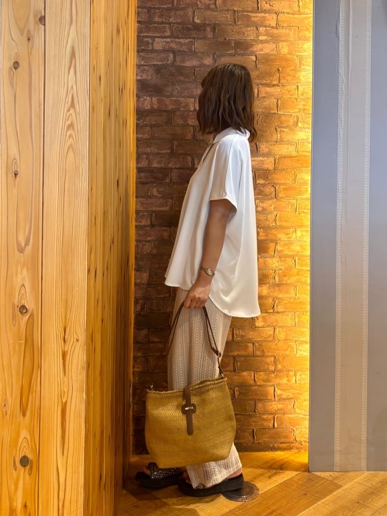 mieさんの「SHOO･LA･RUE｜【洗える/S-LL/プチプラ】さらっとすっきりきれい見え スキッパーブラウス」を使ったコーディネート