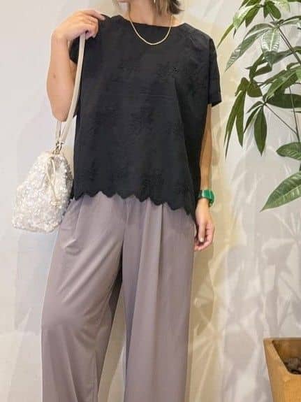 misakiさんの「SHOO･LA･RUE｜【S-LL/ひんやり/UV】リラクシーな穿き心地 エアリーワイドパンツ」を使ったコーディネート