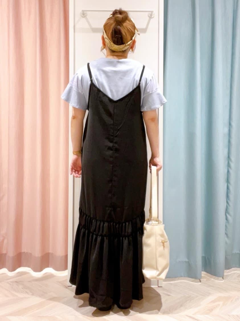 kitaさんの「SHOO･LA･RUE｜【ひんやり】シャーリングがアクセントに 大人のデザインキャミワンピース」を使ったコーディネート