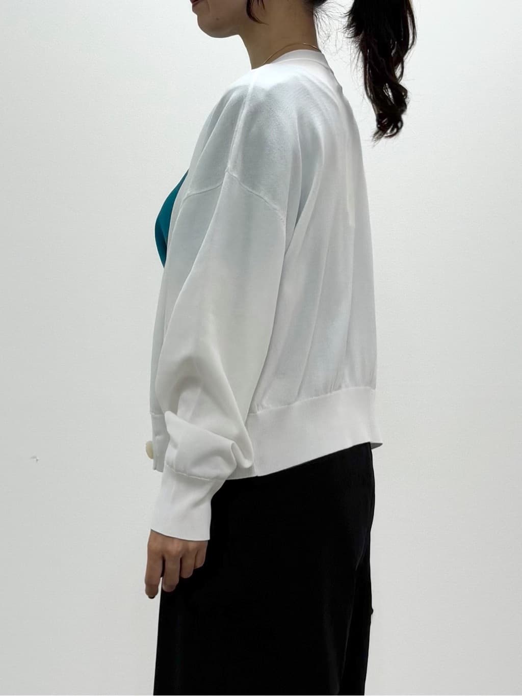kozuさんの「index｜ラップストレートパンツ【接触冷感／抗ピル／洗濯機洗い可／イージーアイロン】」を使ったコーディネート