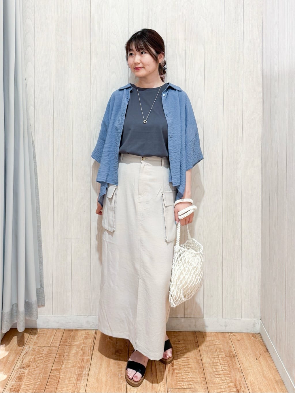 愛さんの「SHOO･LA･RUE｜ゆるっと感がこなれ見え ワッシャーシアー半袖シャツ」を使ったコーディネート