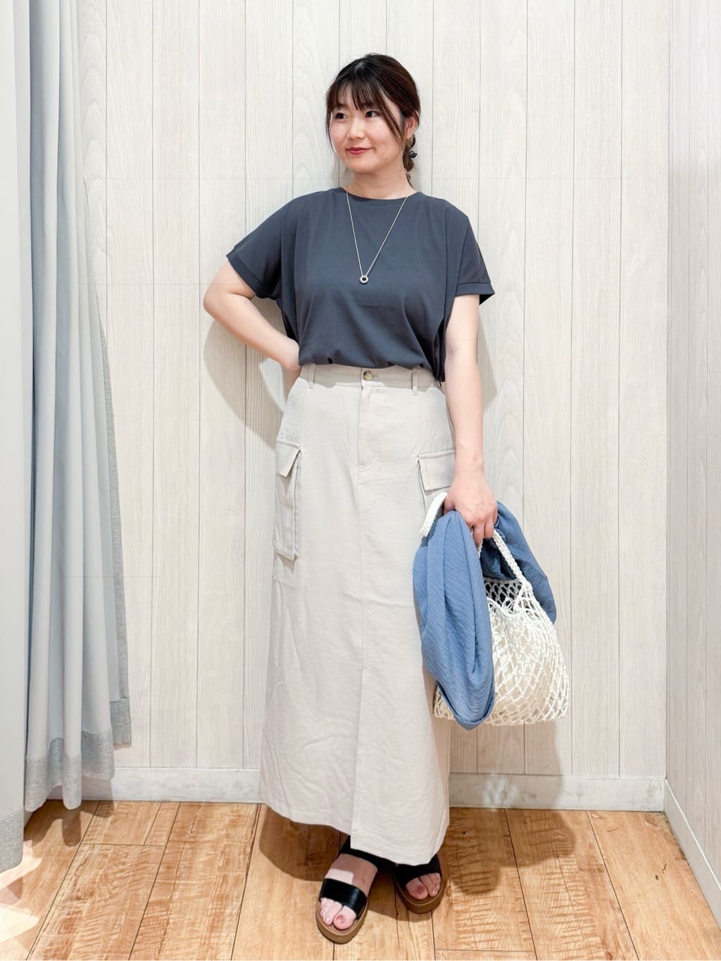 愛さんの「SHOO･LA･RUE｜ゆるっと感がこなれ見え ワッシャーシアー半袖シャツ」を使ったコーディネート